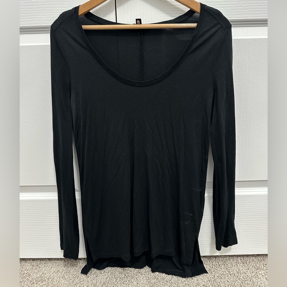 Banana Republic Black Long-Sleeve Scoop Neck Top